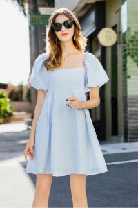 2020 여름 여성복 신상 걸리시 넥 퍼프소매 하이웨이스트 엠보 원피스